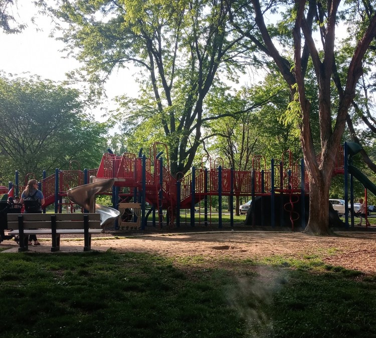riverview-area-shelter-playground-photo